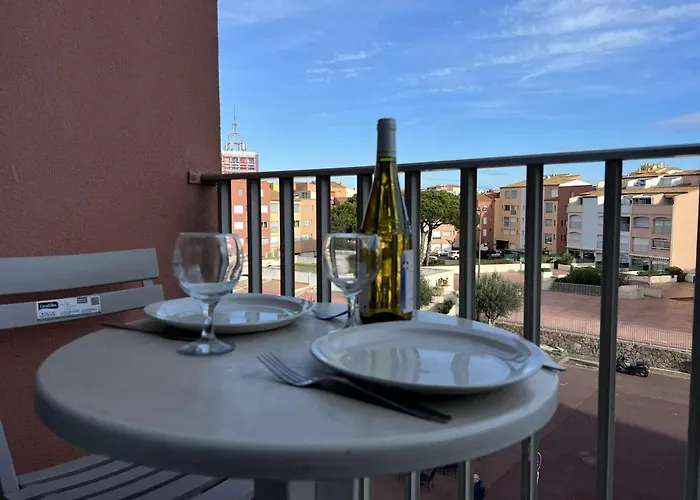 Centre Avec Piscine, Balcon Et Proximité Plage, 2 Personnes - Fr-1-702-3 *