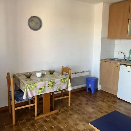 شقة Centre Avec Piscine, Balcon Et Proximite Plage, 2 Personnes - Fr-1-702-3