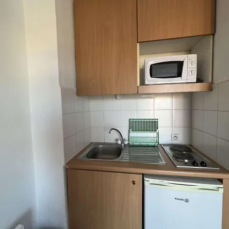 شقة Centre Avec Piscine, Balcon Et Proximite Plage, 2 Personnes - Fr-1-702-3 *