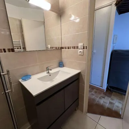 شقة Centre Avec Piscine, Balcon Et Proximite Plage, 2 Personnes - Fr-1-702-3